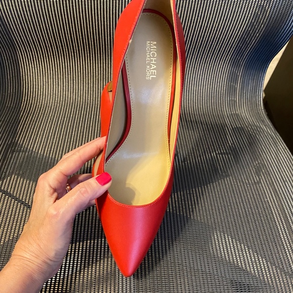 Michael Kors‎ Red Leather Pointed Toe Heels Classic Pumps Shoes - Picture 10 of 10
